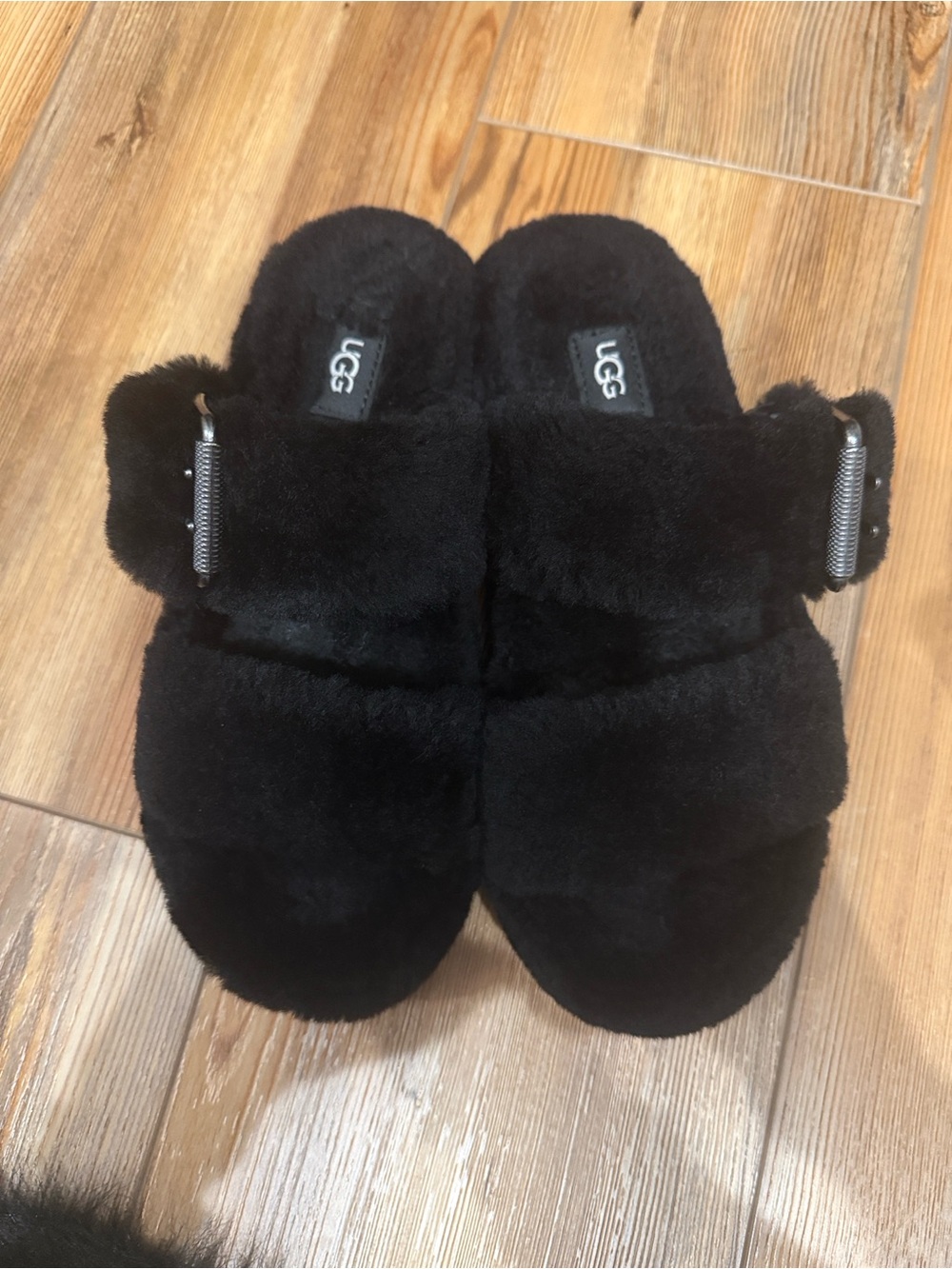 UGG Fuzz Yeah Slippers - Picture 2 of 8